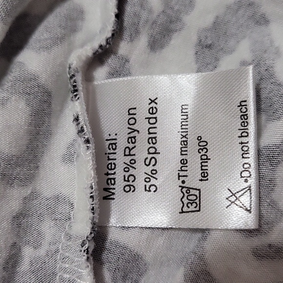 Cold Shoulder Leopard Print Top - Picture 6 of 8